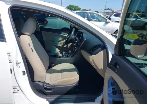 2015 Kia Optima Lx z USA, uszkodzony, nr VIN KNAGM4A76F5567425